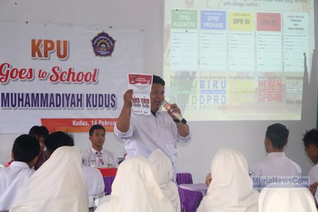 Goes To School, KPU Kudus Ajak Pemilih Pemula Jangan Golput