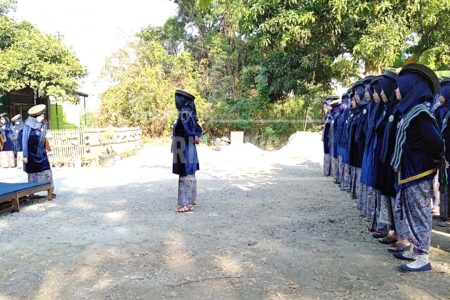 Keren, 35 Perempuan di Kudus Gelar Upacara Kemerdekaan Sambil Mengenakan Pakaian Adat Kudus