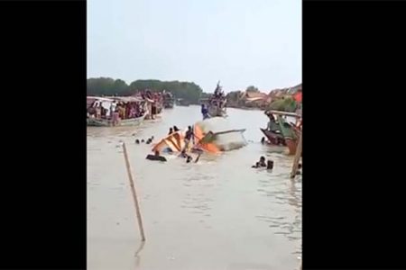 Kapal Terbalik di Pesta Laut Brebes, Angkut Puluhan Penumpang dan Anak-Anak