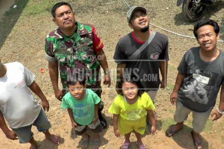 Warga Hingga Tentara di Jepara Coba Buktikan Hari Tanpa Bayangan
