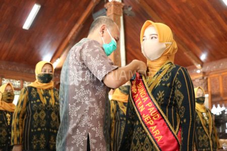 Hesti Nugroho dan 16 Istri Camat Dilantik Jadi Bunda PAUD Jepara