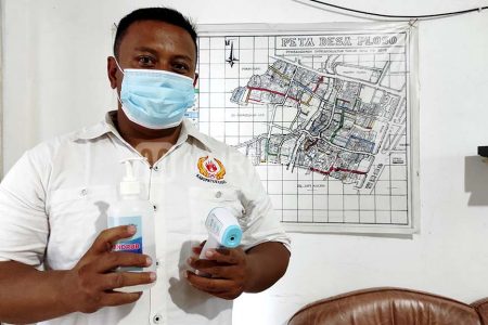 Kades Ploso Punya Cara Unik Edukasi Warga Agar Percaya Covid-19 Bukan Rekayasa