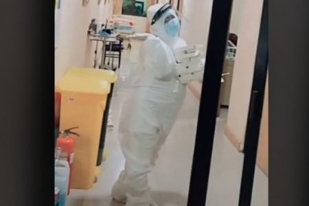 Viral Perawat Hamil Sembilan Bulan Masih Tangani Pasien Covid, Netizen: The Real Super Hero