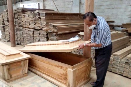 Permintaan Peti Mati di Blora Meroket Seiring Meningkatnya Kasus Corona