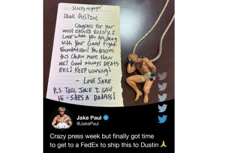 Jake Paul Beri Hadiah Untuk Poirier, Kalung Dengan Liontin ‘Sleppy McGregor’ 1,4 Miliar