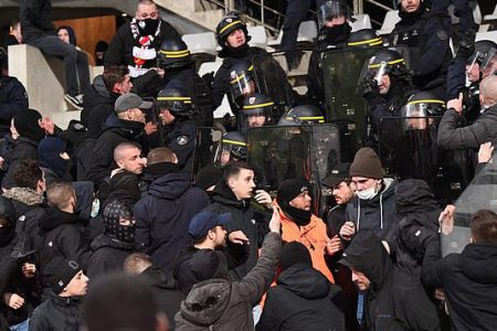 Pertandingan Piala Prancis Antara Paris FC Vs Lyon Rusuh