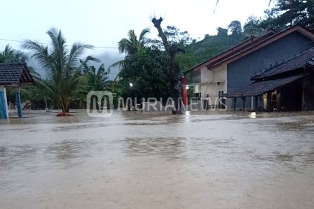 Ratusan Warga Terdampak Banjir Jepara Belum Mengungsi