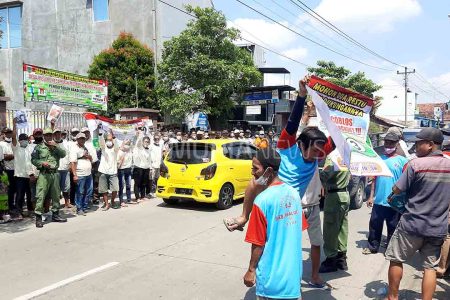 Ratusan Pendukung Calon Kades Penuhi Balai Desa Mejobo Kudus