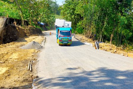 Jalan Gubug-Salatiga Akhirnya Bisa Dilewati