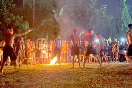 Unik, Desa Kawak Jepara Usir Wabah PMK dengan Sepak Bola Api