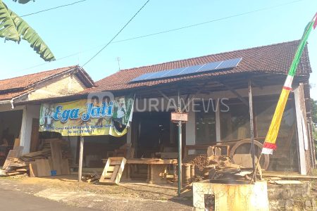 Gunakan Tenaga Surya, Pengusaha Mebel di Jepara Ini Bisa Hemat