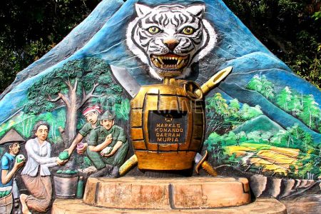 Ini Makna Relief di Monumen Macan Putih di Kudus