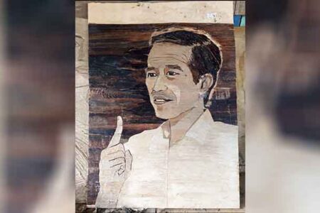Sketsa Wajah Jokowi dari Pelepah Pisang Ini Buatan Seniman Blora