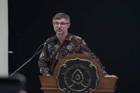 duta-besar-ukraina-isi-kuliah-tamu-di-fisip-uns