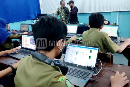 SMP di Kudus Ini Siapkan Siswanya untuk Kompetisi Adu Jago Coding Game
