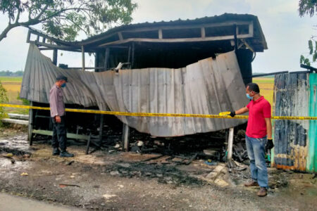 kebakaran-lahap-habis-warung-makan-di-winong-pati