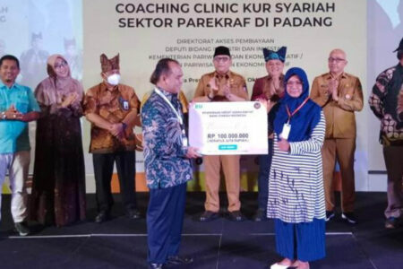 Kemenparekraf Gelar Coaching Clinic KUR Syariah Sektor Parekraf di Padang