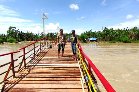 Sekda Kudus Minta Pelajar yang Lewat Jembatan Apung Digratiskan
