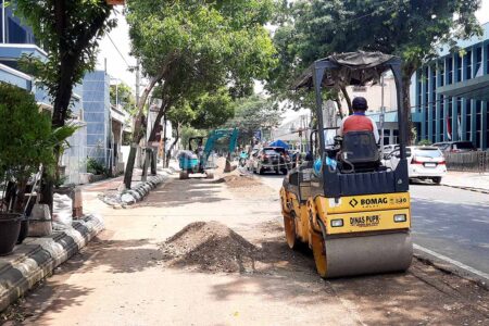 Pembongkaran Median Jalan Loekmono Hadi Kudus Rampung saat Natal