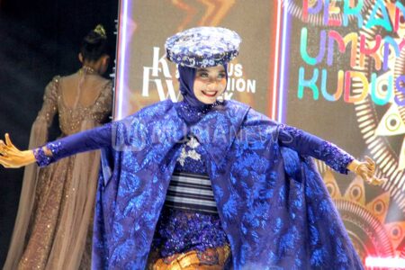 Tarik Minat Anak Muda, Pegiat Fashion Modifikasi Pakaian Adat Kudus